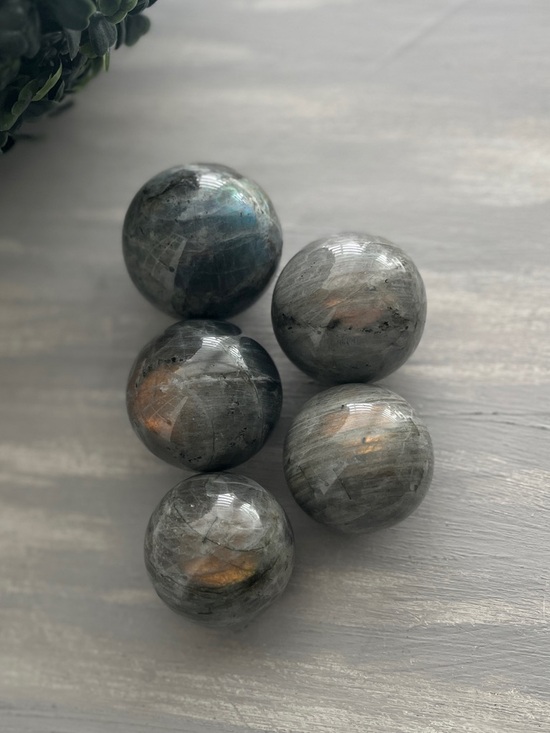 Labradorite sphere - Picture 7 of 9